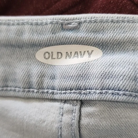 SIZE 16 OLD NAVY WOMAN'S DENIM SHORTS - Picture 8 of 9